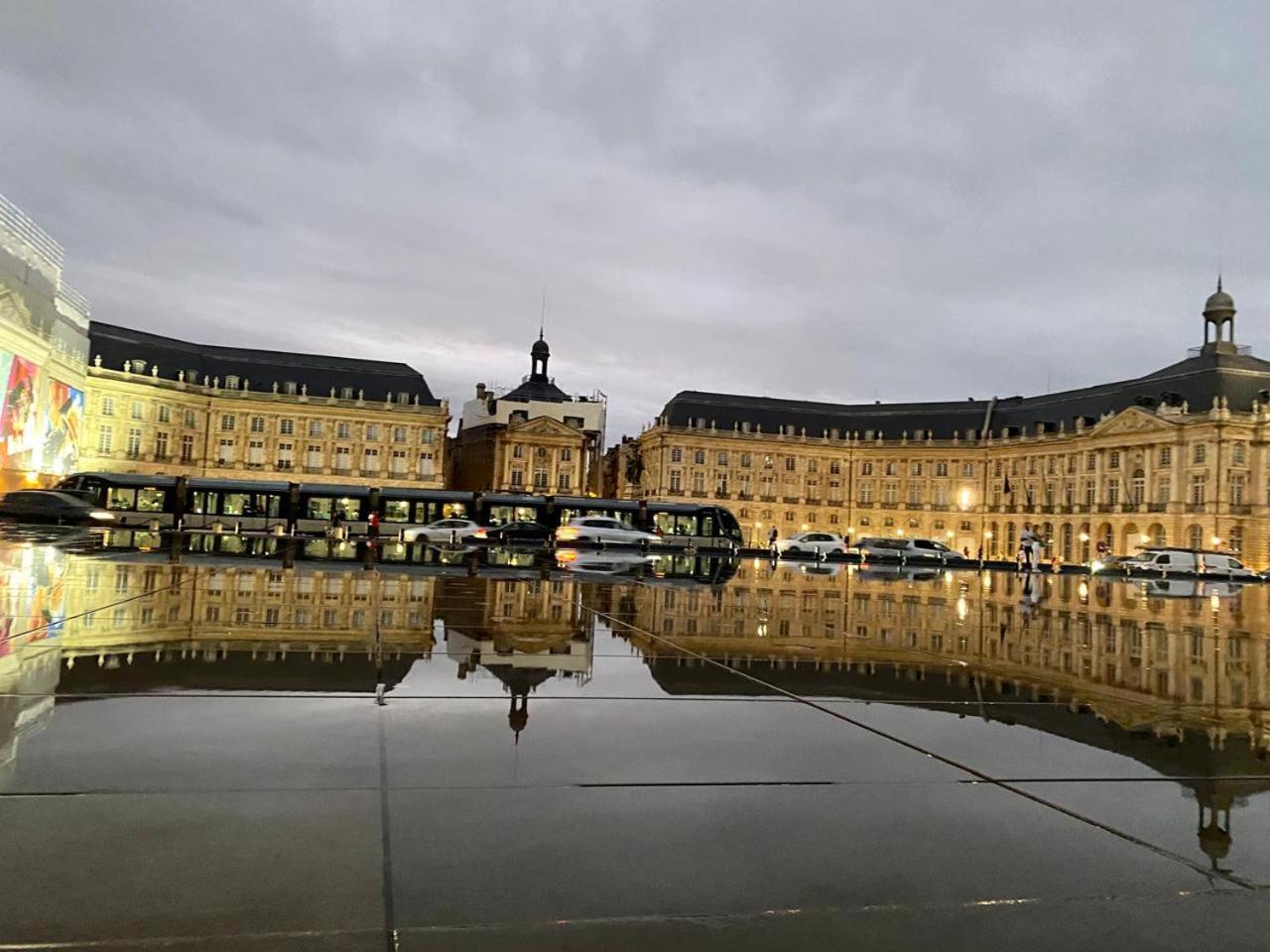 Bel Appartement Renove - Place Du Palais Avec Parking Bordeaux Luaran gambar