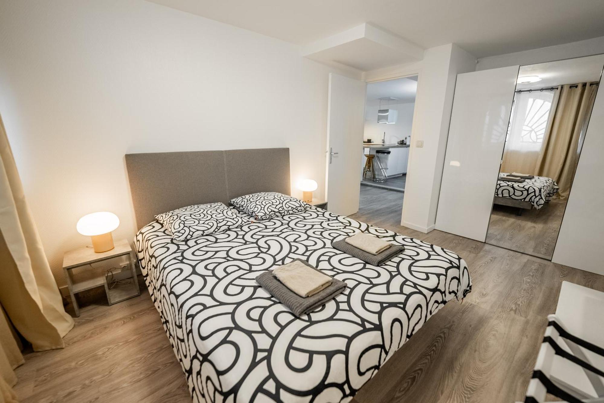Bel Appartement Renove - Place Du Palais Avec Parking Bordeaux Luaran gambar